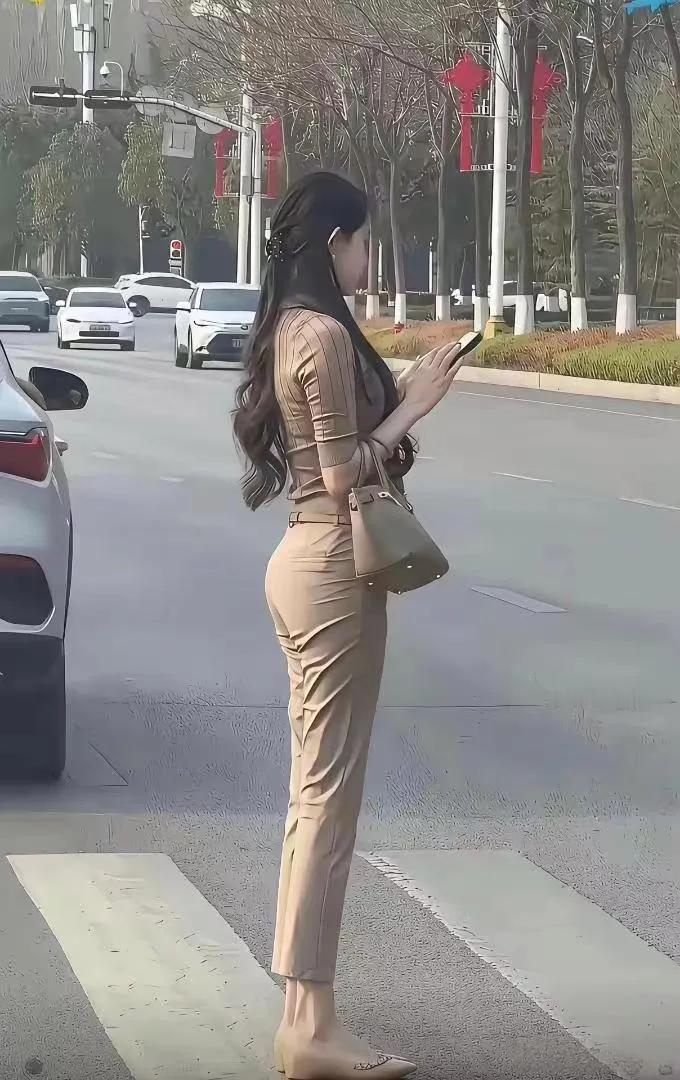 这身材在体制内算是天花板级别的了吧！