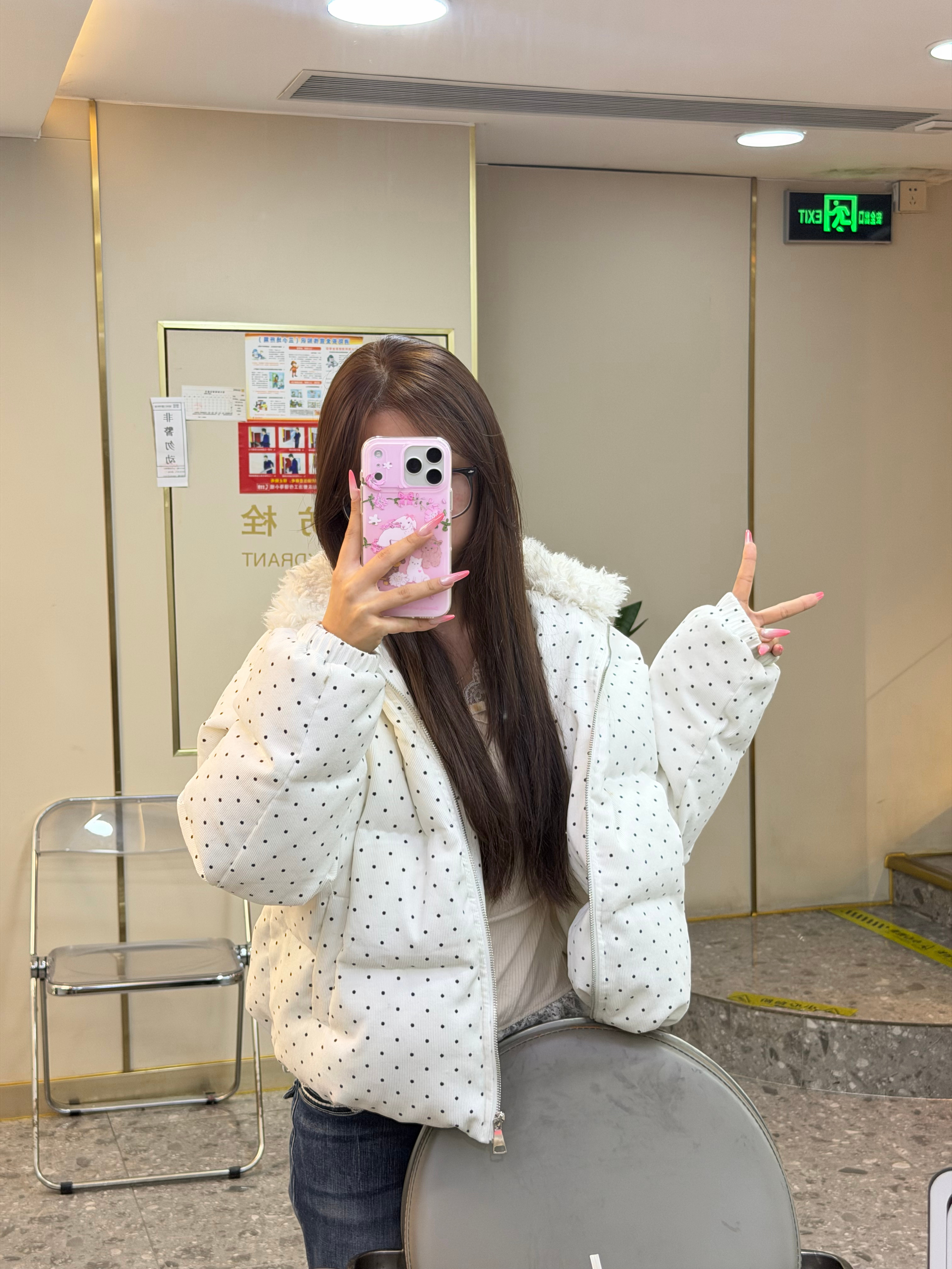 今天换了个新美甲and把我的布丁头给染掉了！其实就是统一了发色而已哈哈哈跟以前没