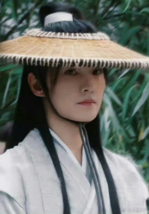 杨洋怎么还长十年前的样子杨洋当年轻易惊艳了小小年纪的我，十年过去，依旧让我着迷到