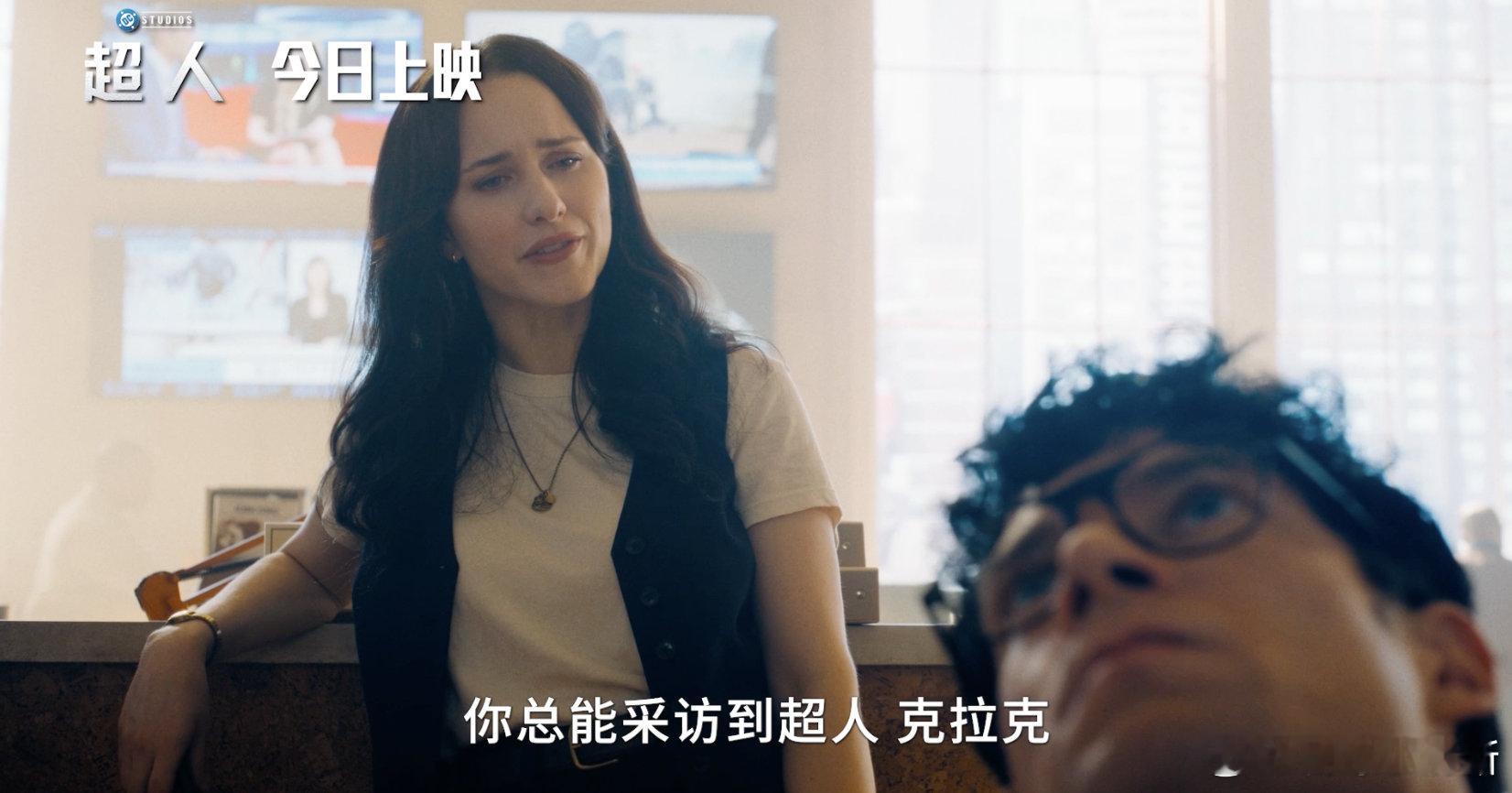 是人是狗都在秀只有超人在挨揍 别人秀超能力秀得飞起，超人被揍得站不稳，怪兽刚走超