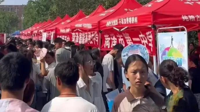 2025年菏泽中考招生，竟然出现了冰火两重天的现象
 
2025年菏泽中考招生，