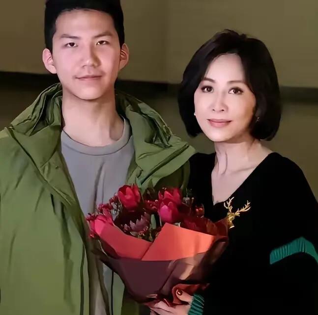 直接可发的正文：
有些人，真拴不住。
钥匙还回去了。
不是嫌房子小，也不是跟谁闹