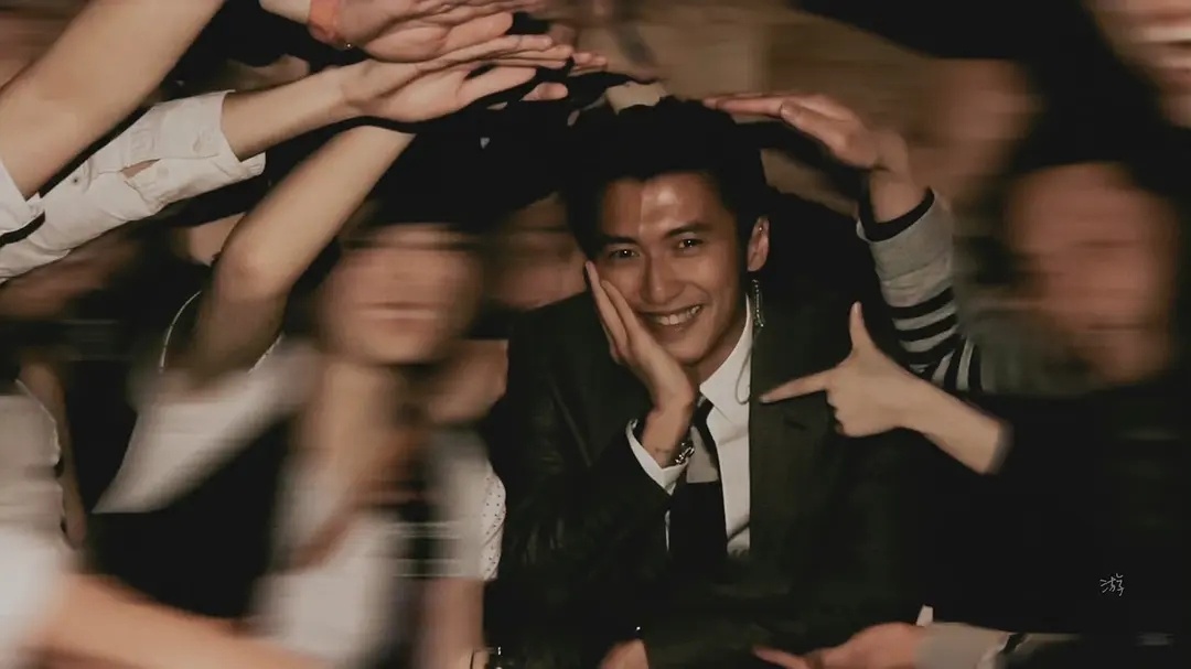 香港金像奖最年轻的影帝是谢霆锋，最年长的影帝是谢贤，好一个父子包圆～ 