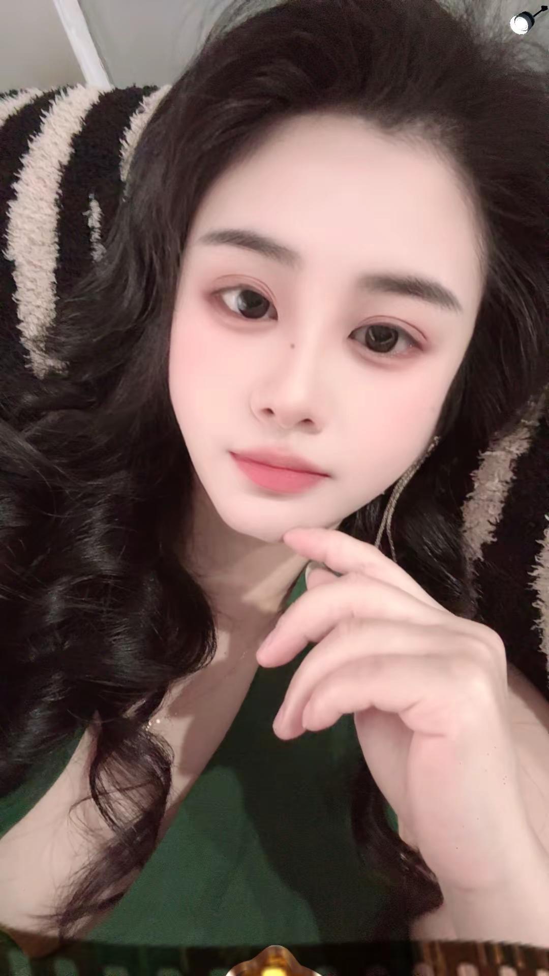生活就是生动的活着，用最美的心情，穿最美的衣衫，呈现最自信的自己，爱不将就，穿不
