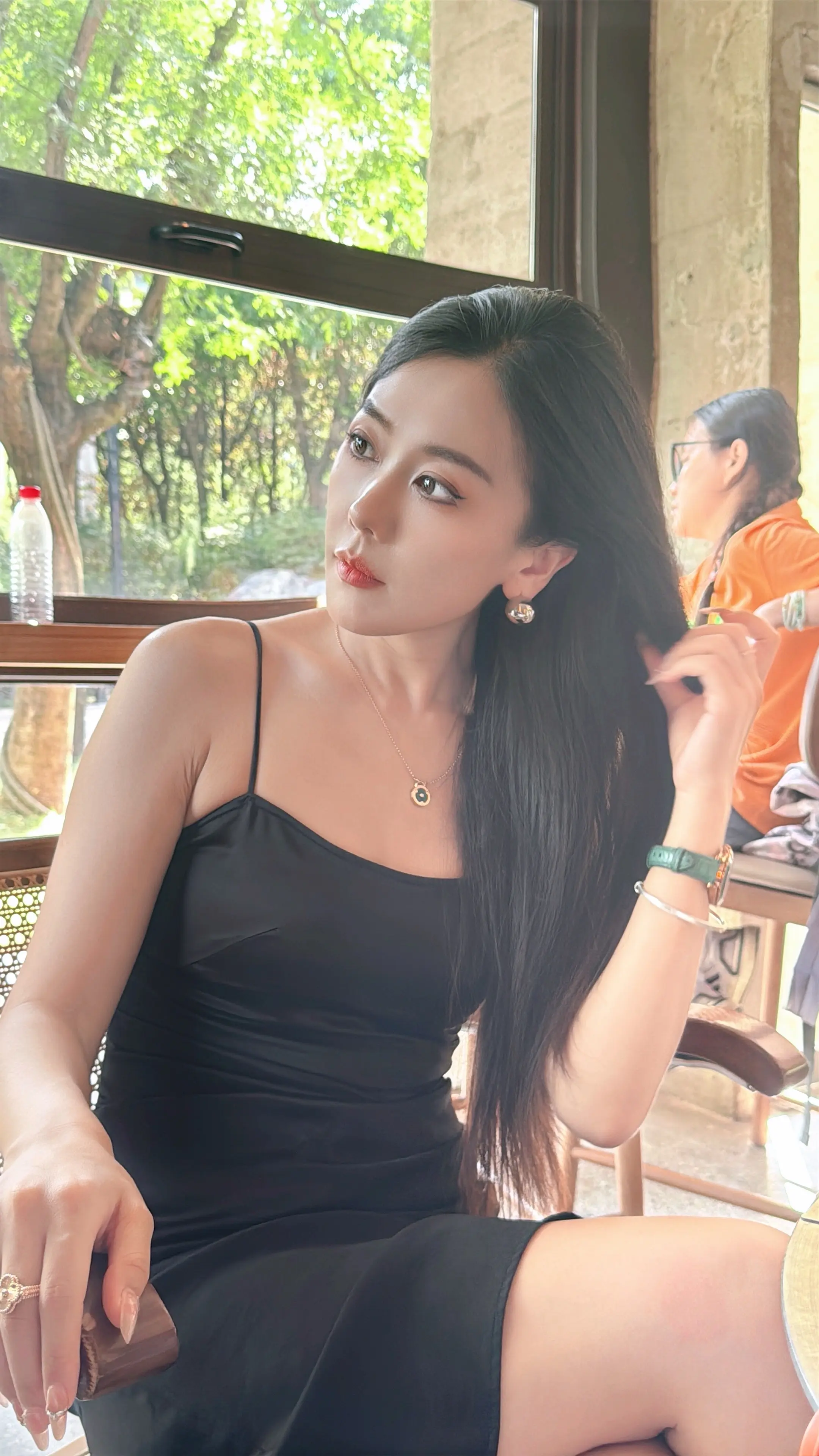 我爱黄金 但不物质；我爱人，但不廉价；我真诚，但并不傻…