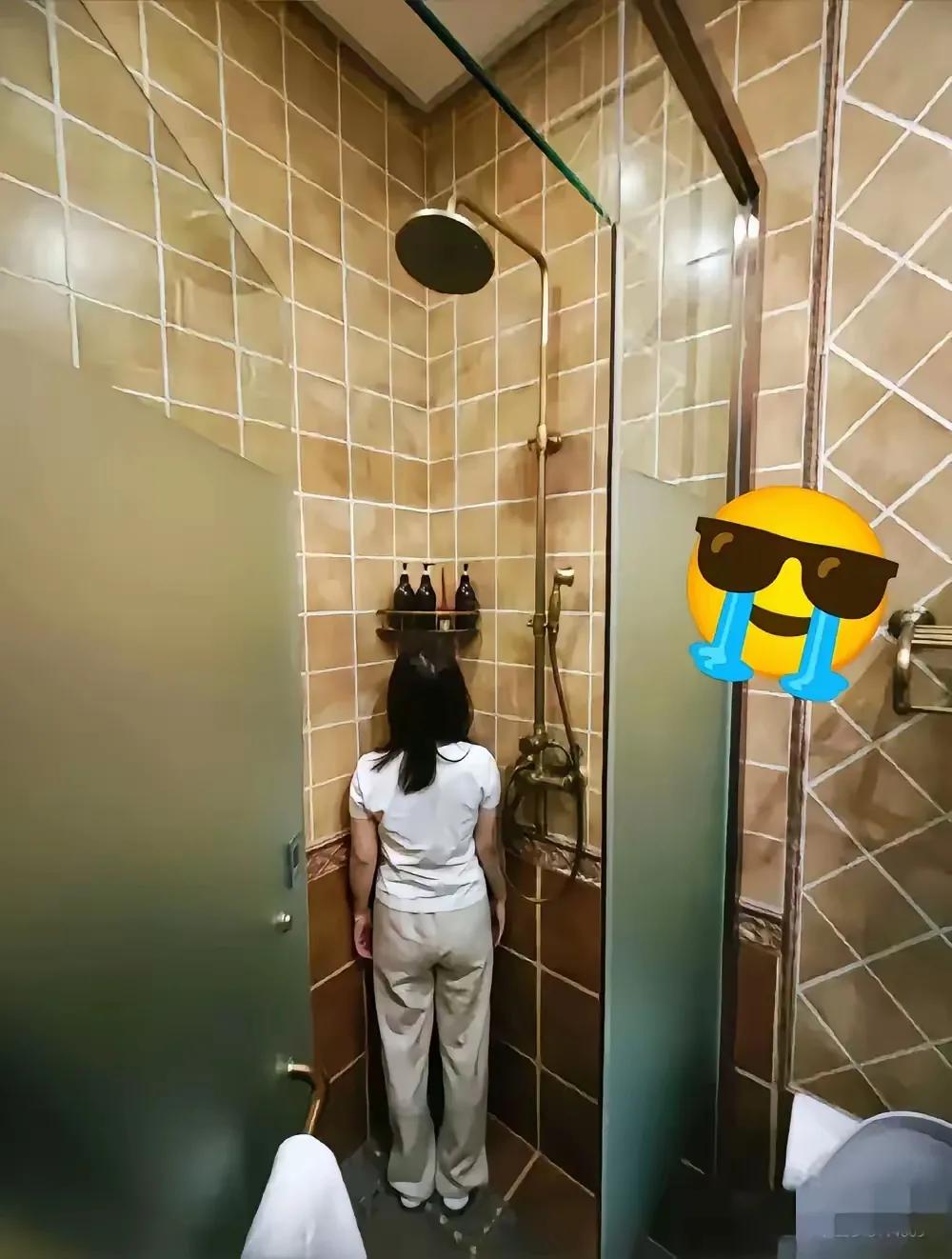 南方小土豆来到哈尔滨，洗澡都是问题，不是，你们北方人都这么高的吗？