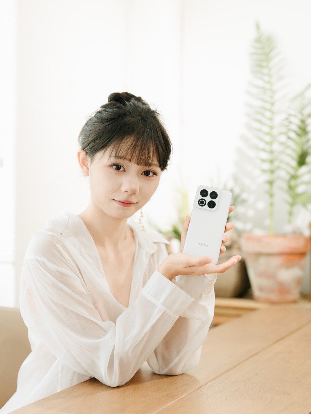 【握在掌心的“设计哲学”，是魅族对“手感”的偏执】魅族22最先打动我的，就是握在