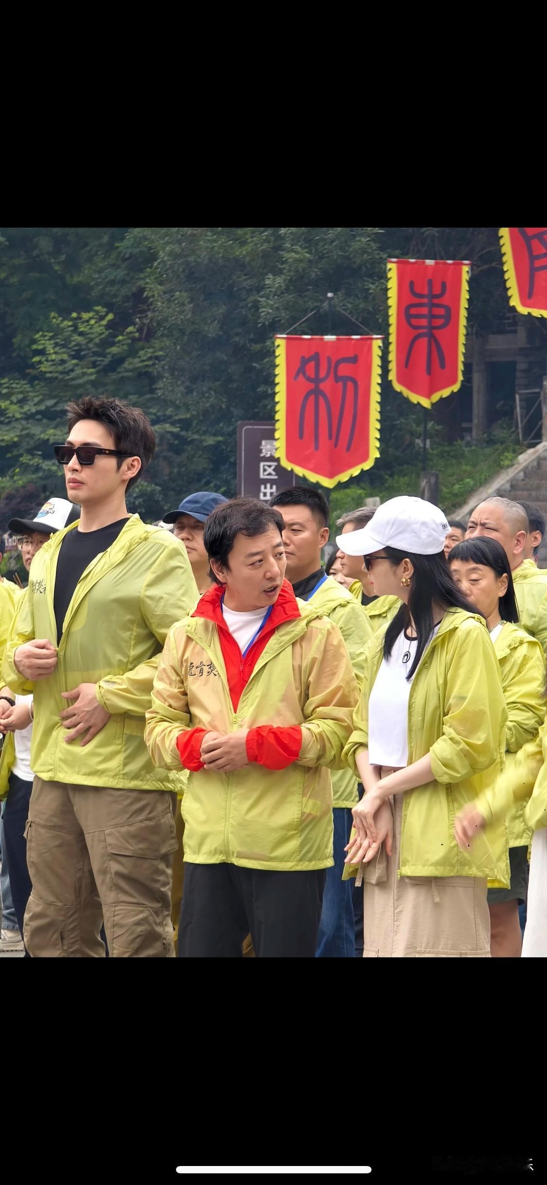 景甜张彬彬 龙骨焚箱6.10湘西开机
司藤原班人马谁懂啊！李木戈￼你一定要好好拍