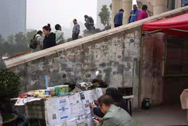 现在大学生就业的残酷真相：读书不再保底，普通人出路已悄悄改变