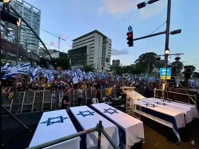 以色列狂批哈马斯！50名人质命悬一线
 
2025年8月19日，以色列突然放话：