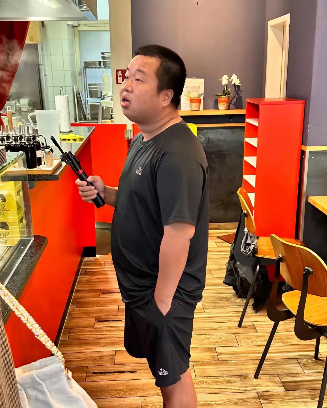面相真的是门玄学！
蓝战非就是个很好的例子
明明身价过亿，身边却没有一个保镖，独