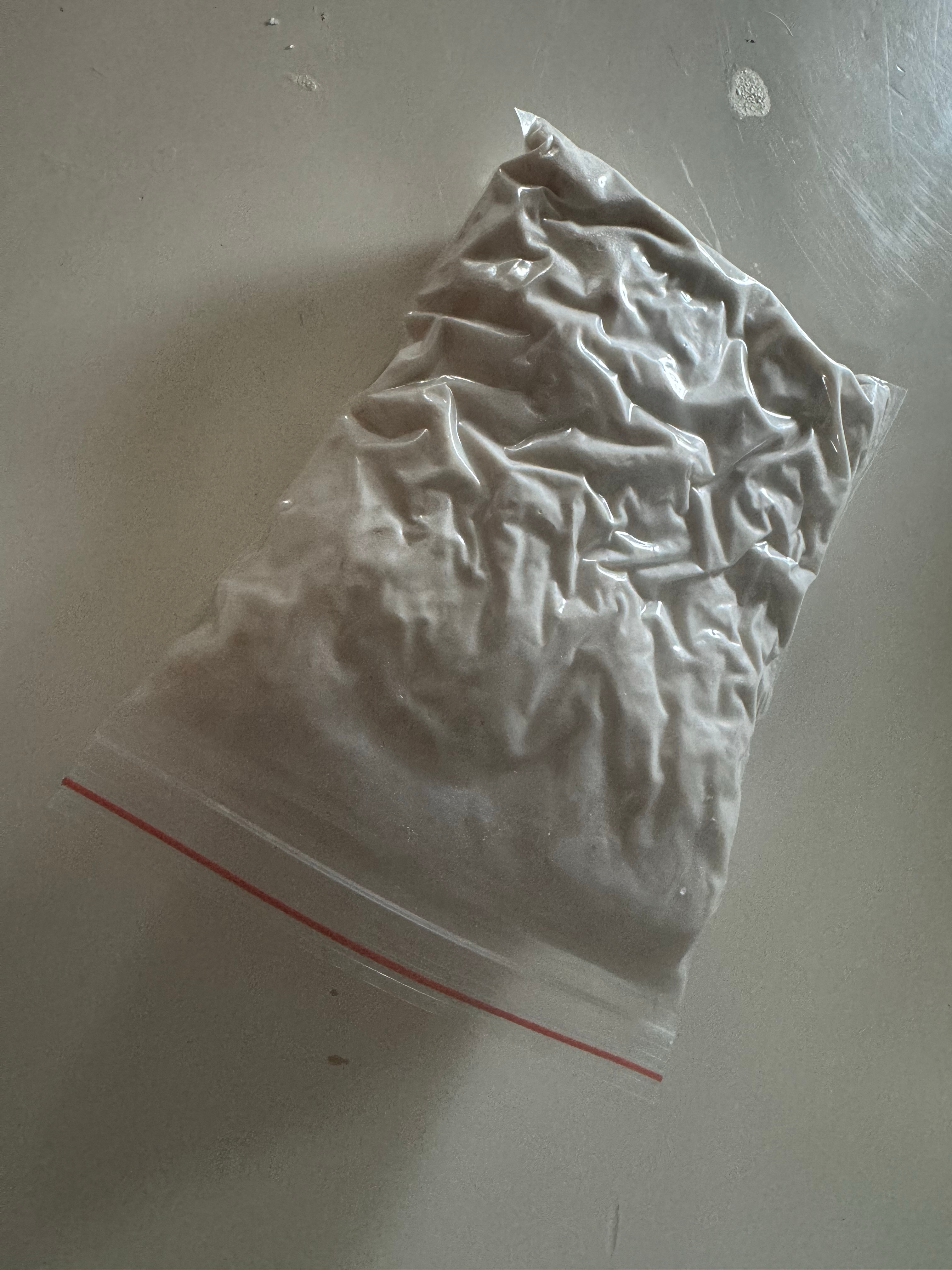 自己在家发酵的天贝，两天时间表面已经长满了白色的菌丝了，闻着有一种淡淡的甜香。切