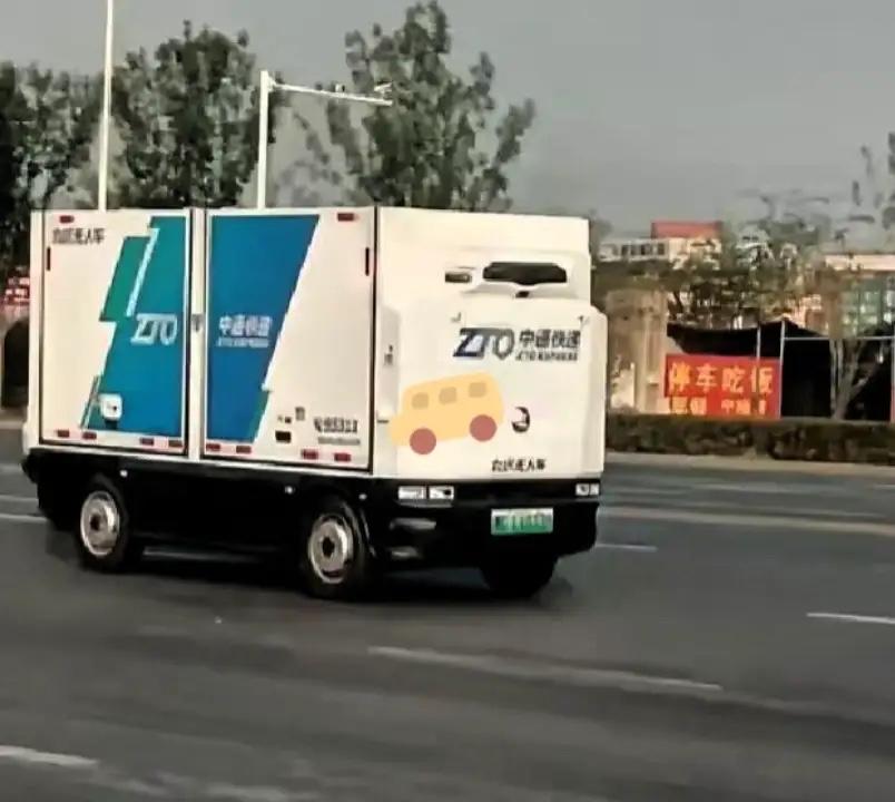 清华教授柳冠中怒批：满大街无人车送餐机器人，根本不是科技之光，资本正在用机器干掉