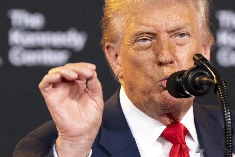 【特朗普：美国自由派法官正在干预执法机构的反移民突袭】
华盛顿时间2025年11