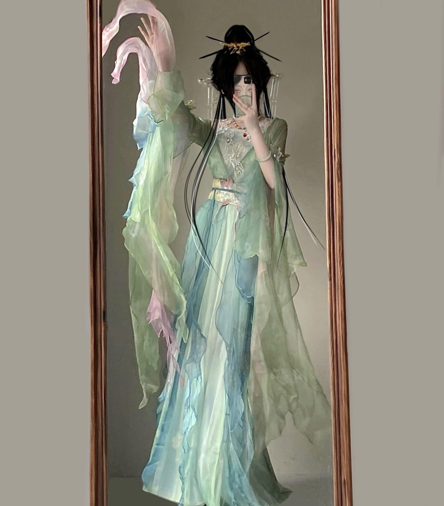 “我不过是一只蝴蝶，哪懂你们人界什么情爱…”