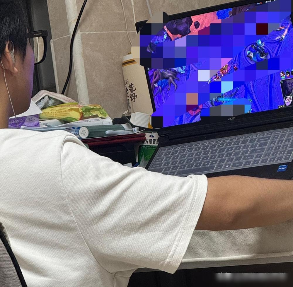 今年中秋不调休不补班，打工人终于能踏踏实实歇三天了。

说真的，这次是把我坑怕了