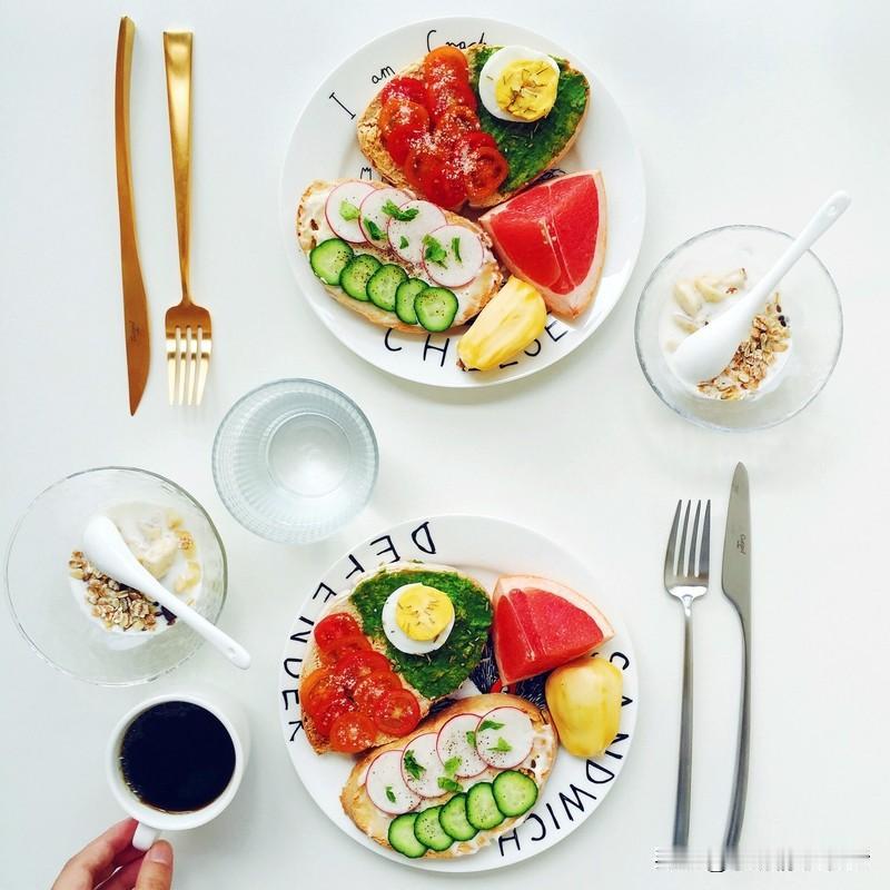 我们家，没有特殊情况，一般都是在家吃早餐的。

      在家做，早起一会，熬