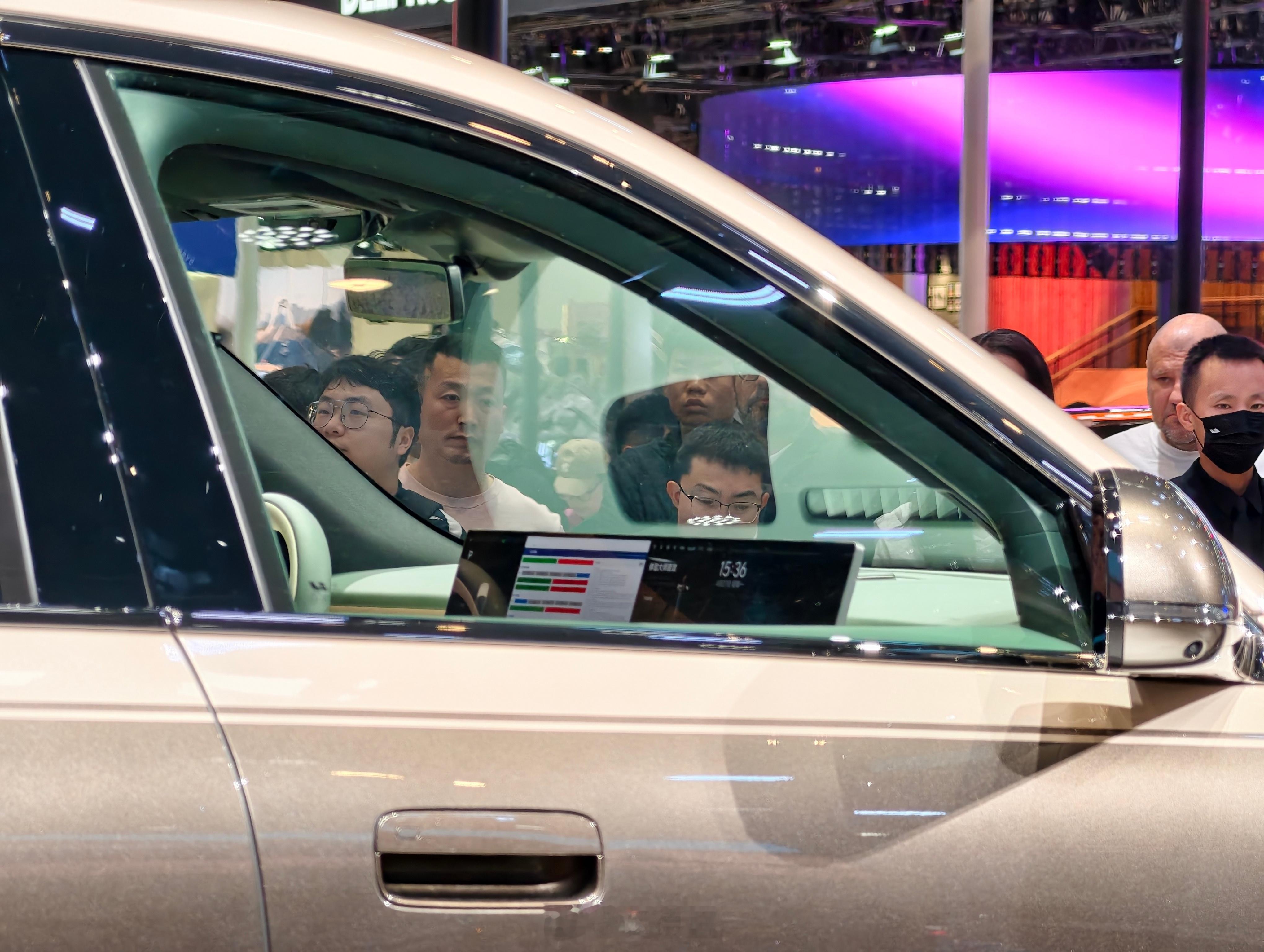 车展上拍到的内饰不算泄密吧？大家都看到了什么？大声说出来全新一代理想l9北京车展