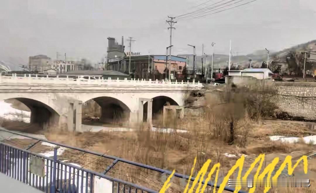 家人们，今天刷到山西吕梁这事儿，真的越看越揪心！好好的老师，就因为一场聚餐没了，