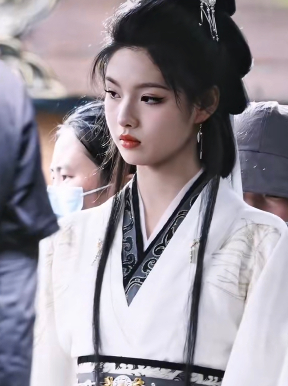 艾米《雀骨》黑白素衣路透，粉雕玉琢的少女好喜欢💕 ​​​