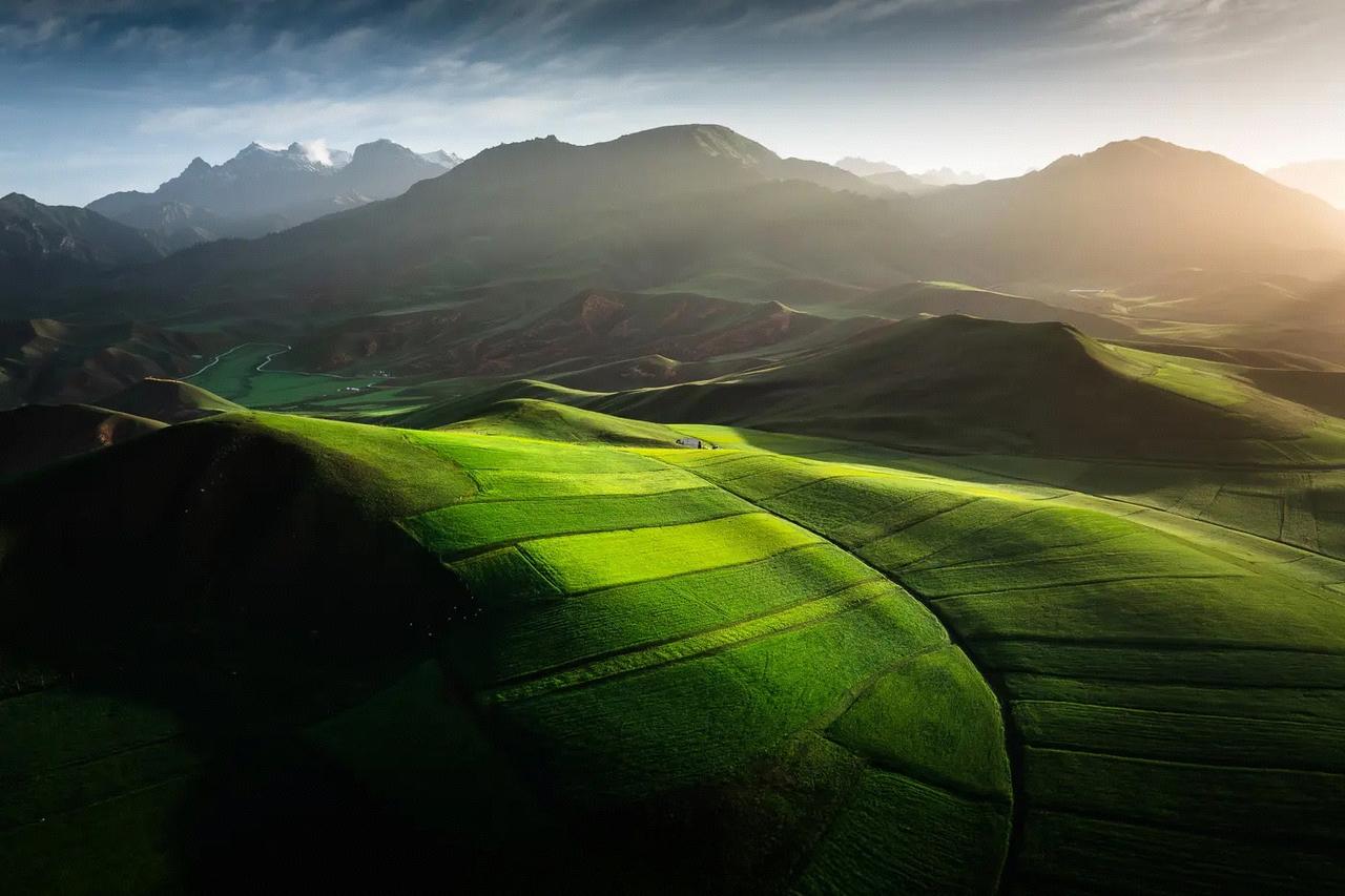 今天一个高一的学生家长给我发来祝福的短信，祝我日进斗金。我当时就给他回复了，我说