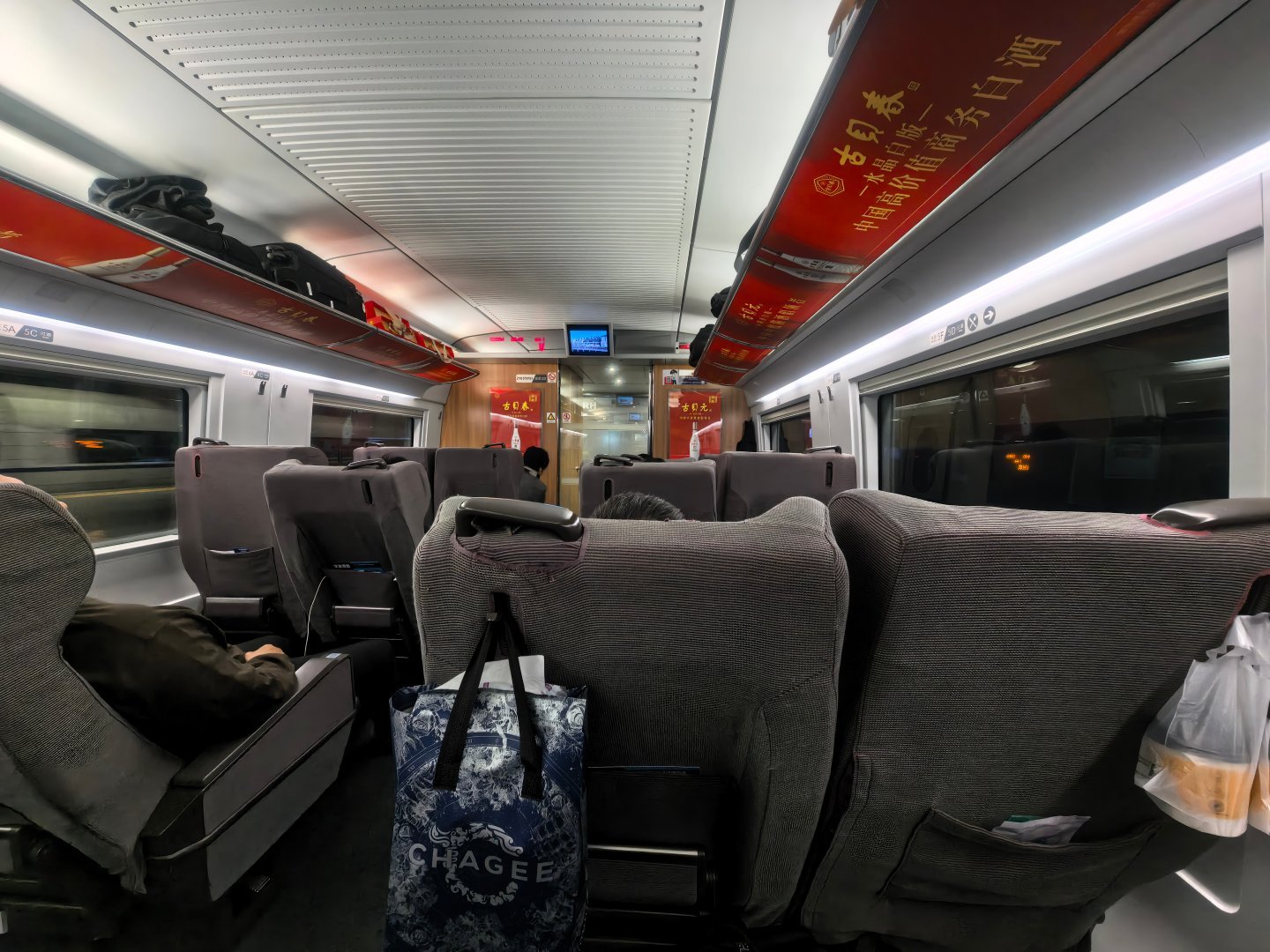 突然收到鸿蒙智行的邀请，连夜改签去青岛拍一台我一直很喜欢的车[色]  ​​​