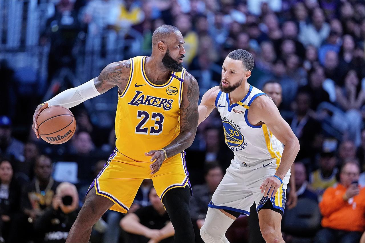 库里：老詹你现在独自带队，可这ESPN预测湖人客场打勇士，湖人胜率55.4%，居