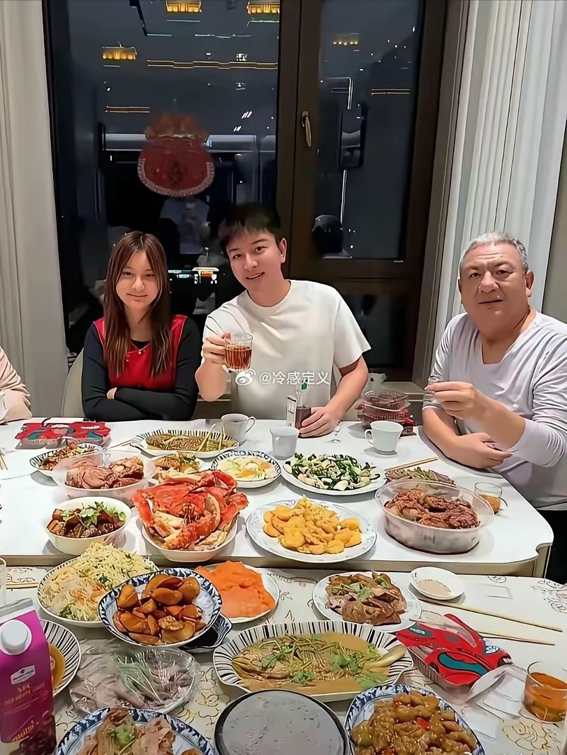 贾乃亮聚餐，放在浙江农村这桌菜什么水平 