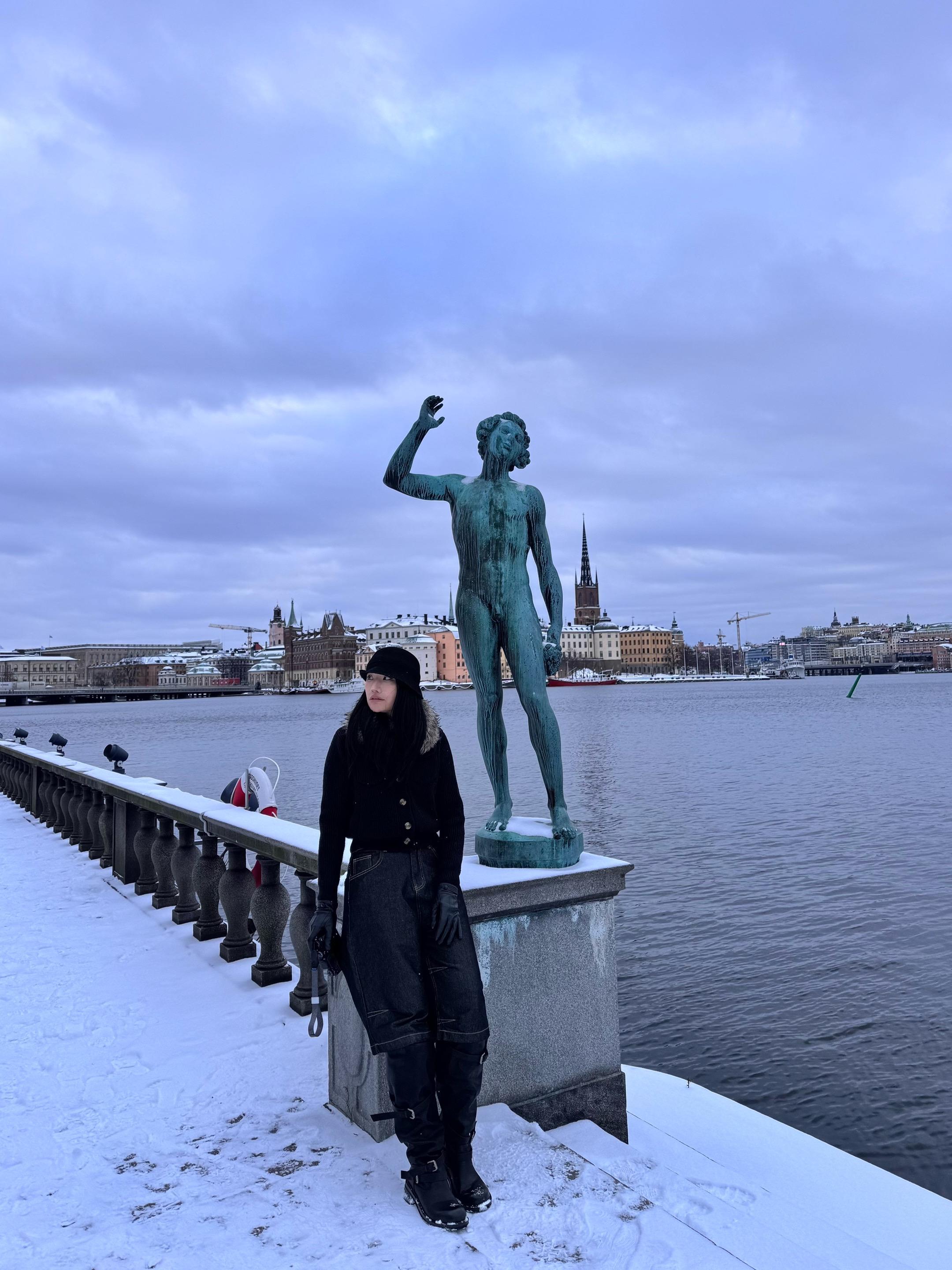 独自出发的北欧之旅🌃 这里的白天很短， 可蓝调时刻很长， 长到让我开...