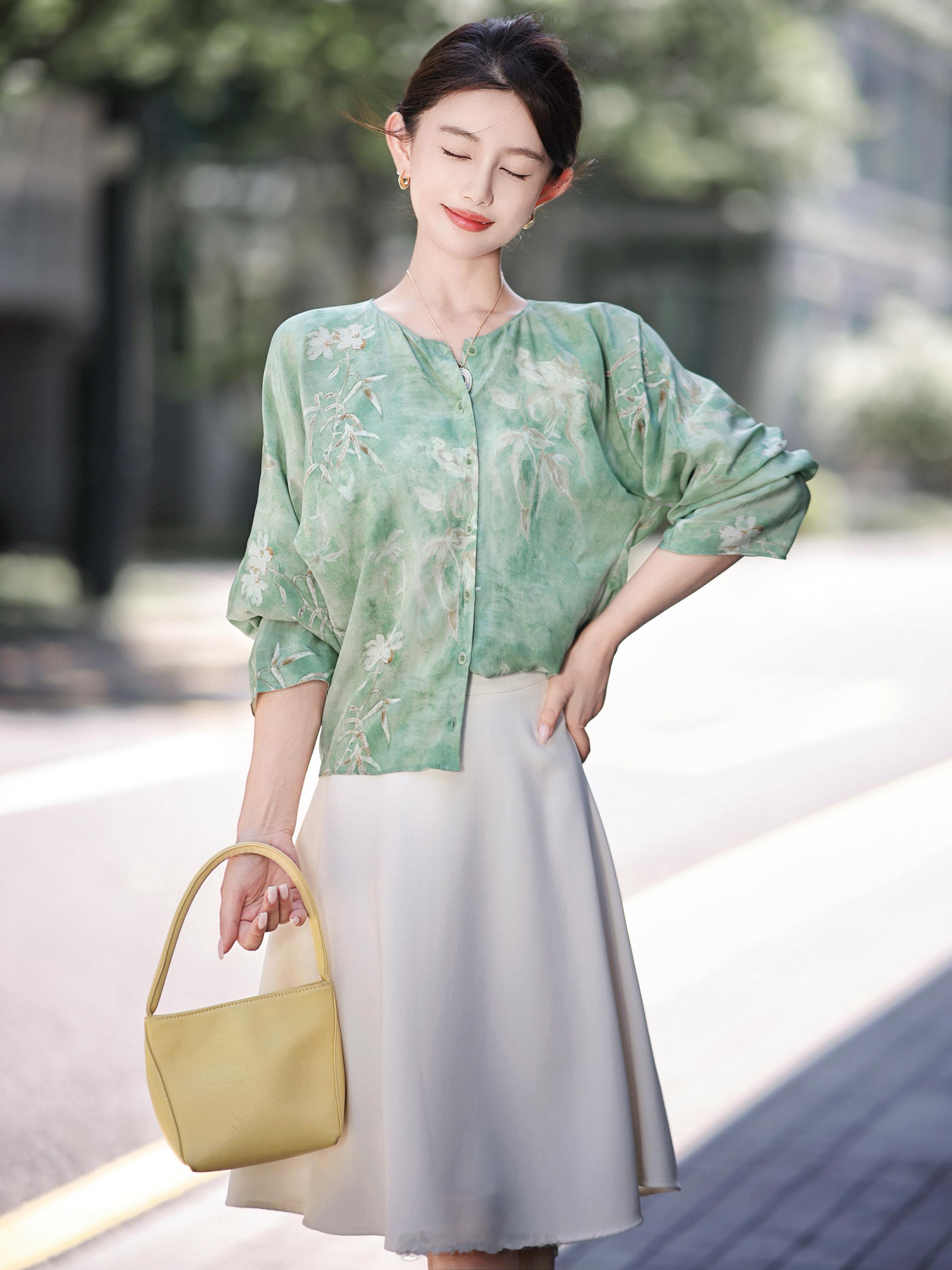 啊啊小衫版本怎么能不给姐妹们奉上~[憧憬]这绿色 也太是夏天的感觉了！还是100