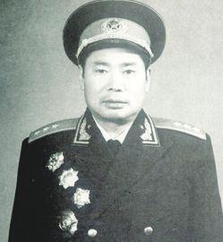 1938年夏，一封推荐电报从前线发到延安。

签名的人里，有八路军总司令朱德，有