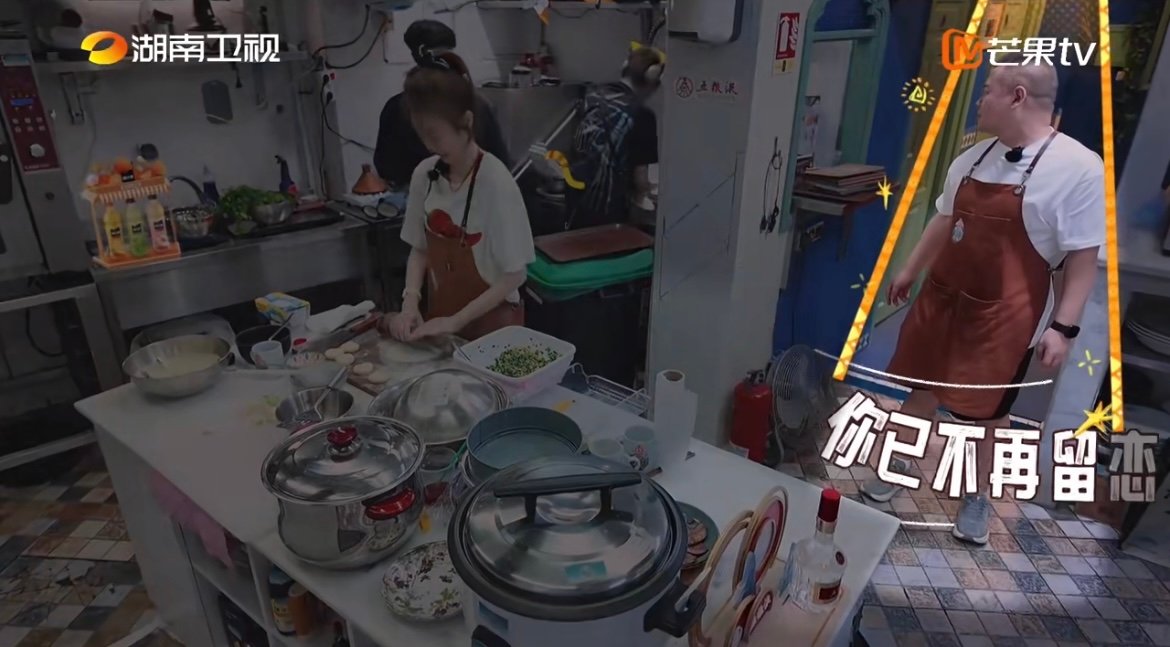 丁禹兮[超话]丁禹兮全开麦洗碗硬控整栋楼中餐厅 丁禹兮洗碗时全开麦嗨唱，歌声从后