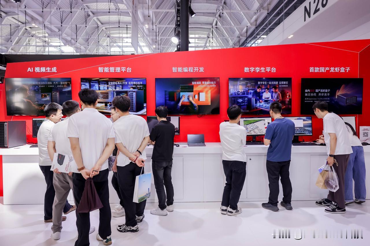 智博会现场被圈粉：这七台机器，把创作者痛点全怼了一遍
刚逛完天津智博会，腿都走断