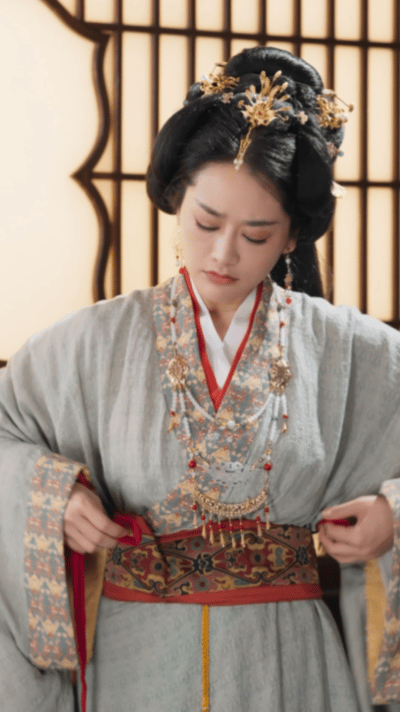 长沙国风食疗短剧出圈了长沙本土古风短剧《被休后，我给辛追当主厨》爆火。剧集依托马