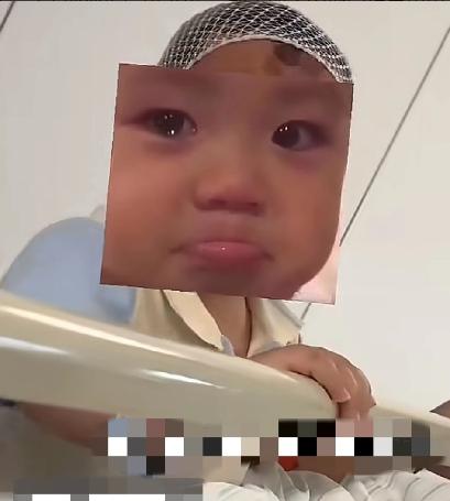 愿小孩母亲早日康复！近日，浙江一位单亲妈妈带着3岁多的儿子送外卖途中遭遇车祸，妈