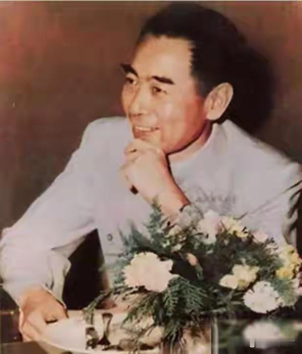 周总理一生为国，一世为民，是一座不朽的历史丰碑