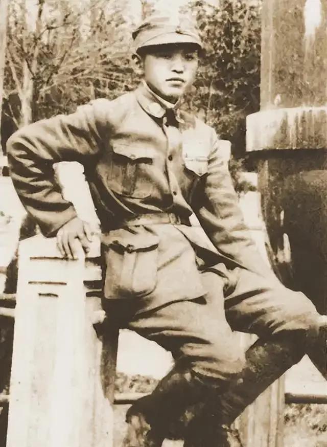 1951年，140师参谋长黎原因为打仗太厉害，资历却不够，军长为了提拔他，接连调