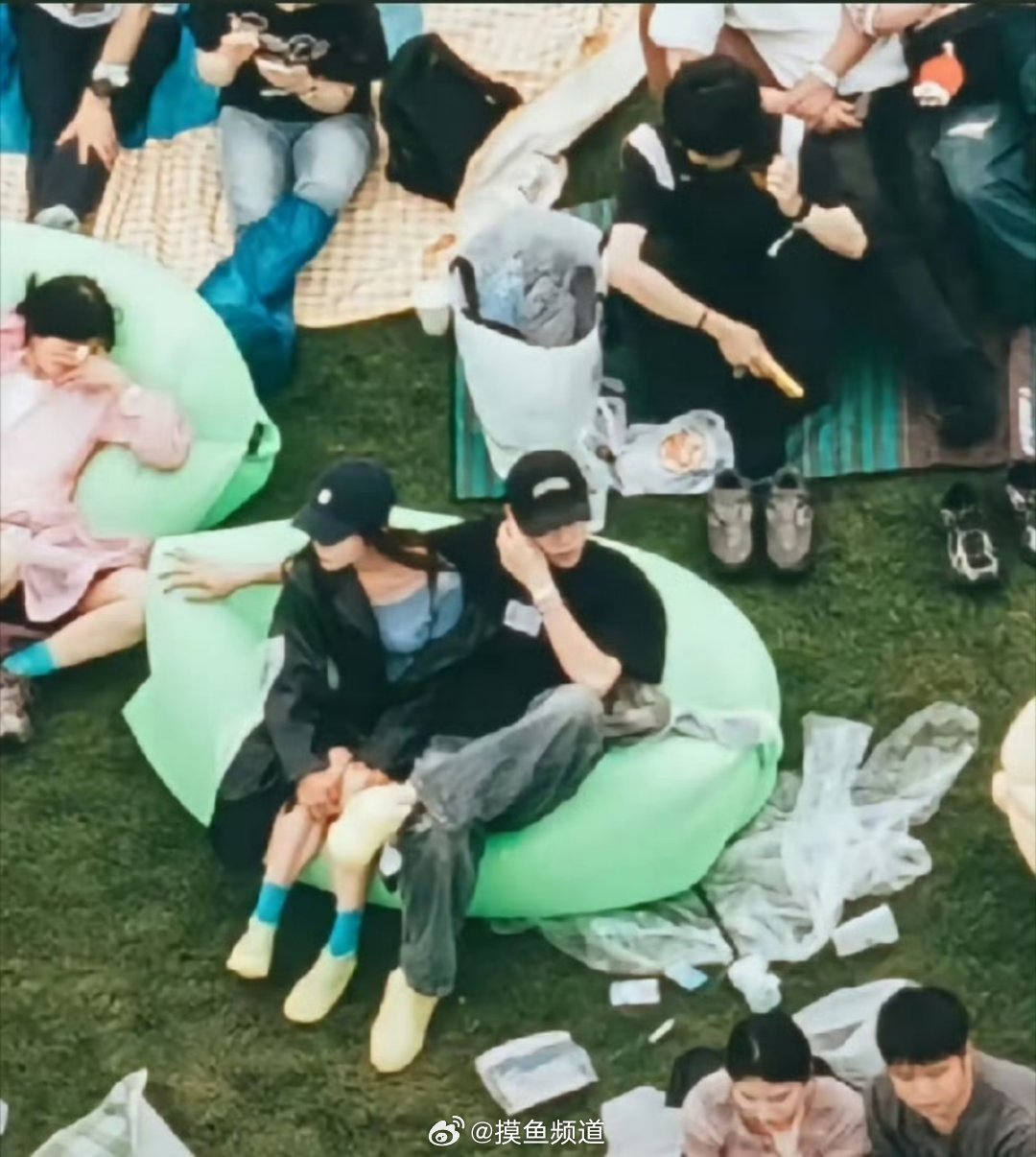 我不中了这个音乐节上的人到底是不是田栩宁，哪个版本是真的，田雷这两天真的…… ​