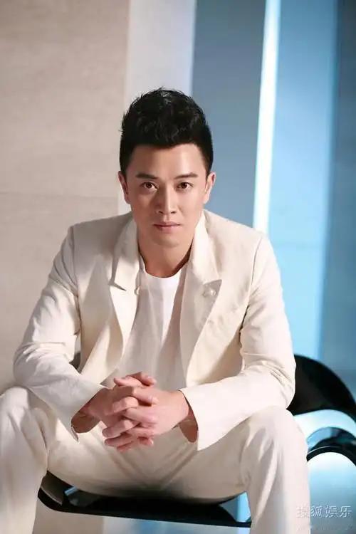 演员蒋毅的“人设崩塌”事件持续发酵，继隐婚生子、与赵樱子炒CP被妻子公开控诉后，