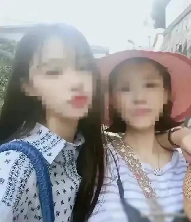 母亲为了事业前程，竟带着女儿一起“献身”某街道主任，没想到偷鸡不成蚀把米，最后自