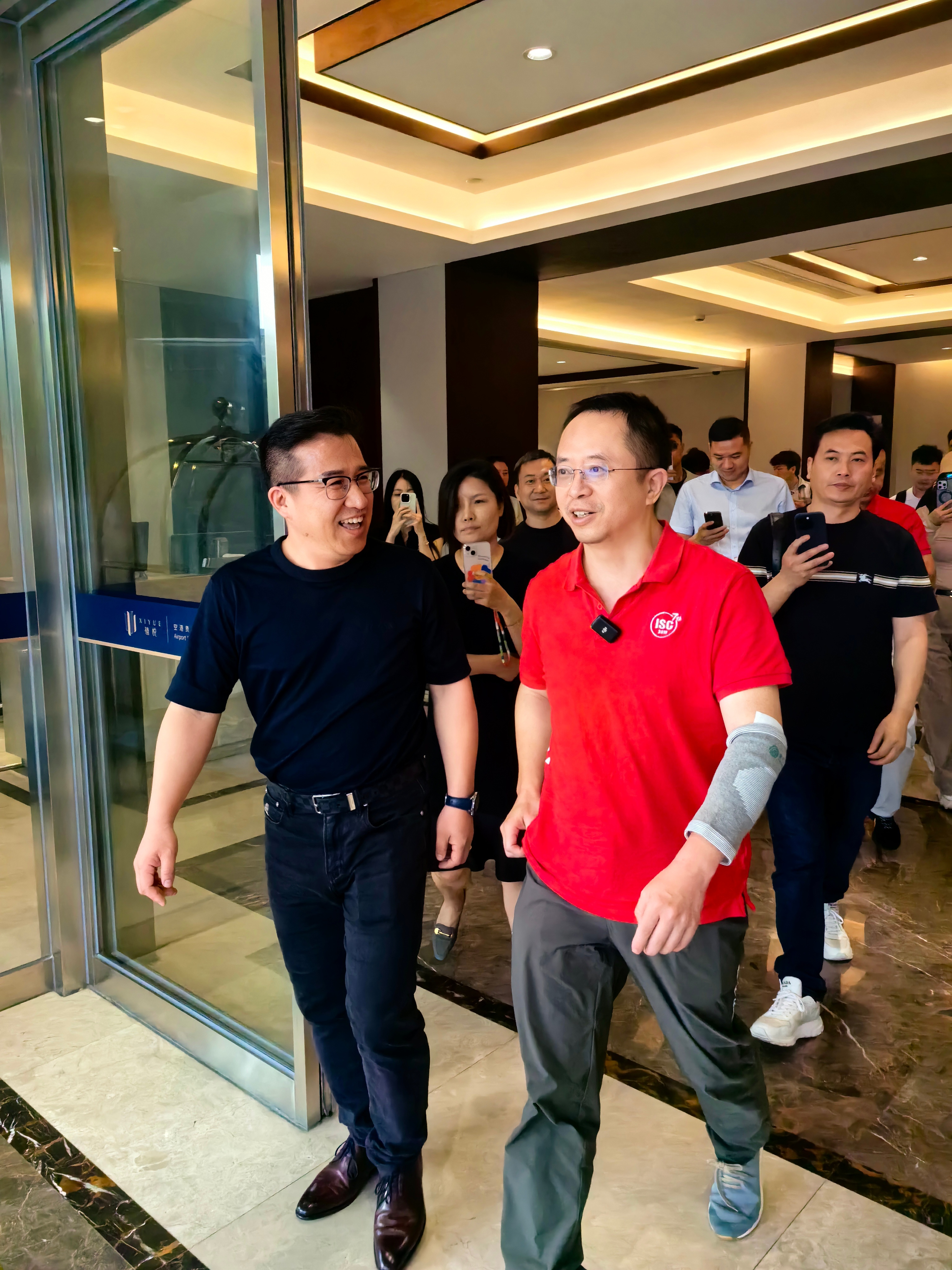 这应该是最有排面的提车阵容了吧，车圈新晋顶流周鸿祎包机来极氪工厂提车，尊贵感拉满