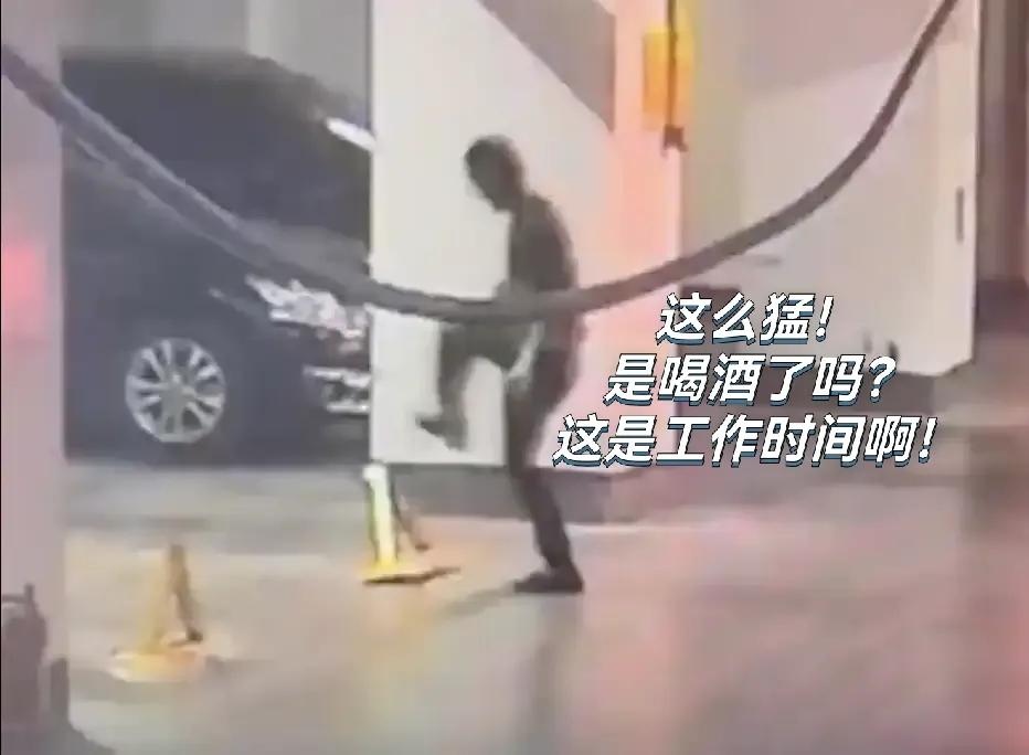 长沙那个顶多算占，衡阳这个就是明抢了，脚踹不行还要拿棍子撬。就类似于人家锁着门了