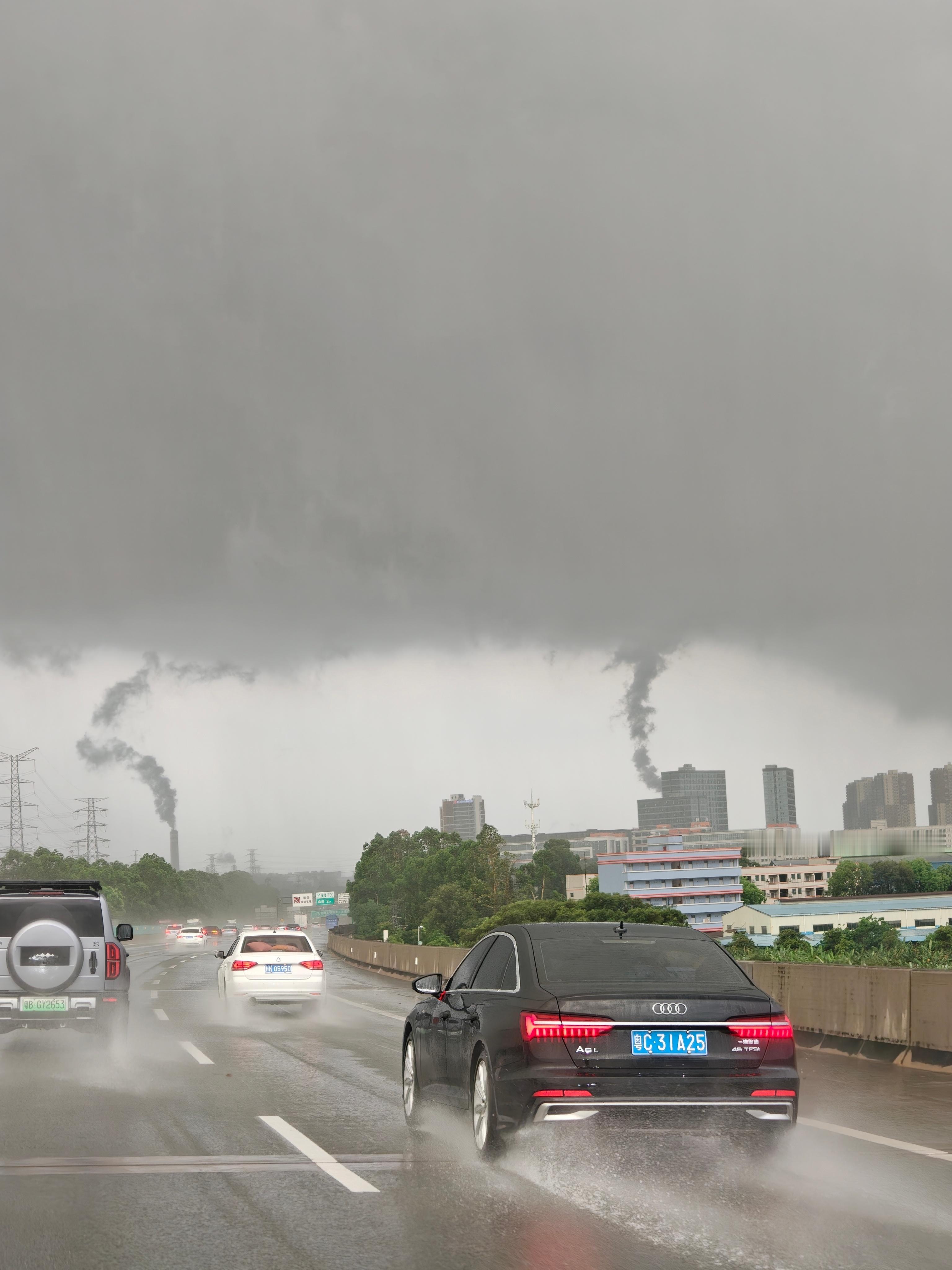找到下雨黑云的原因了[允悲]广州天气 ​​​
