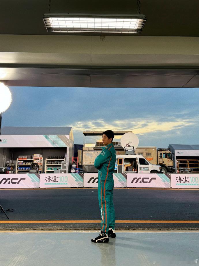 喷不了黄景瑜这是真老公哥 每次看到他都忍不住心动，颜值身材演技全部拉满，这才是大