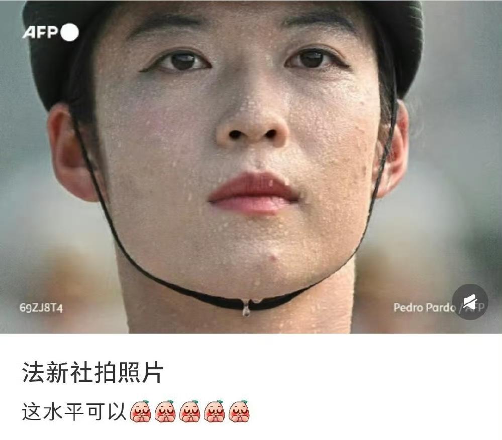 九三阅兵女兵虽然汗流满面，但目光还是炯炯有神的看向前方，用汗水书写着女兵巾帼不让