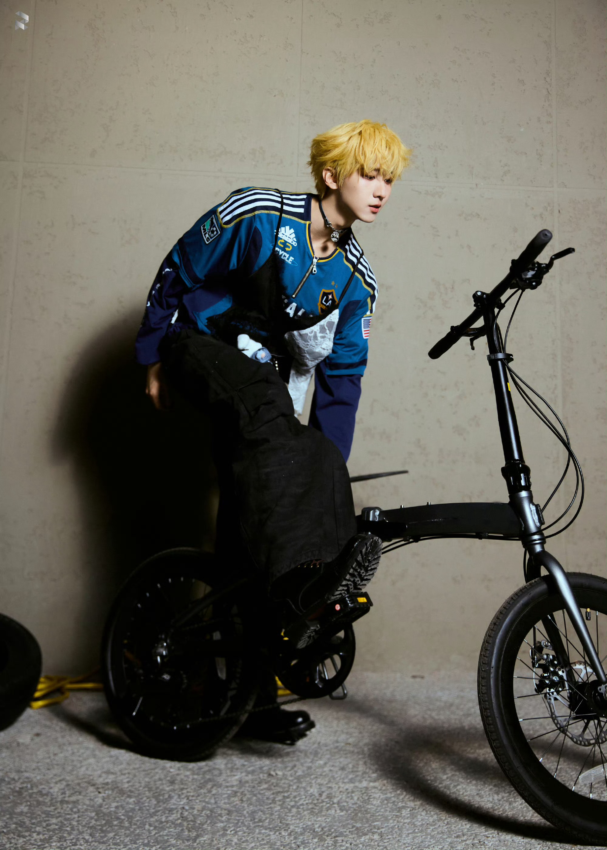 赵让唱粤语歌跟开了净化一样一整个被净化到！赵让弹着钢琴唱粤语歌，嗓音温柔又有力量