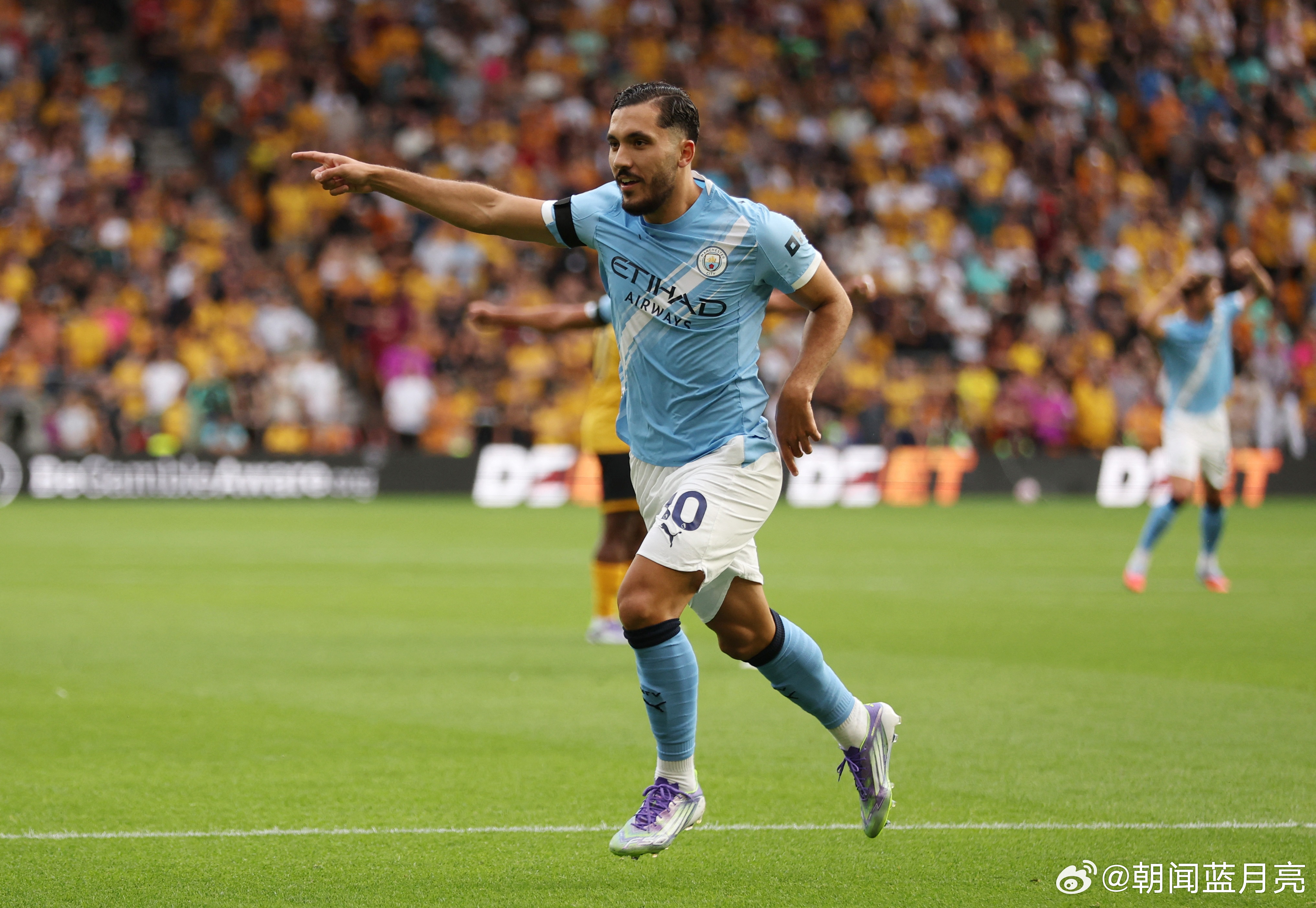 刊登了曼城边锋谢尔基的采访预热，以下是部分片段。谢尔基谈及他与足球的关系“啊，这