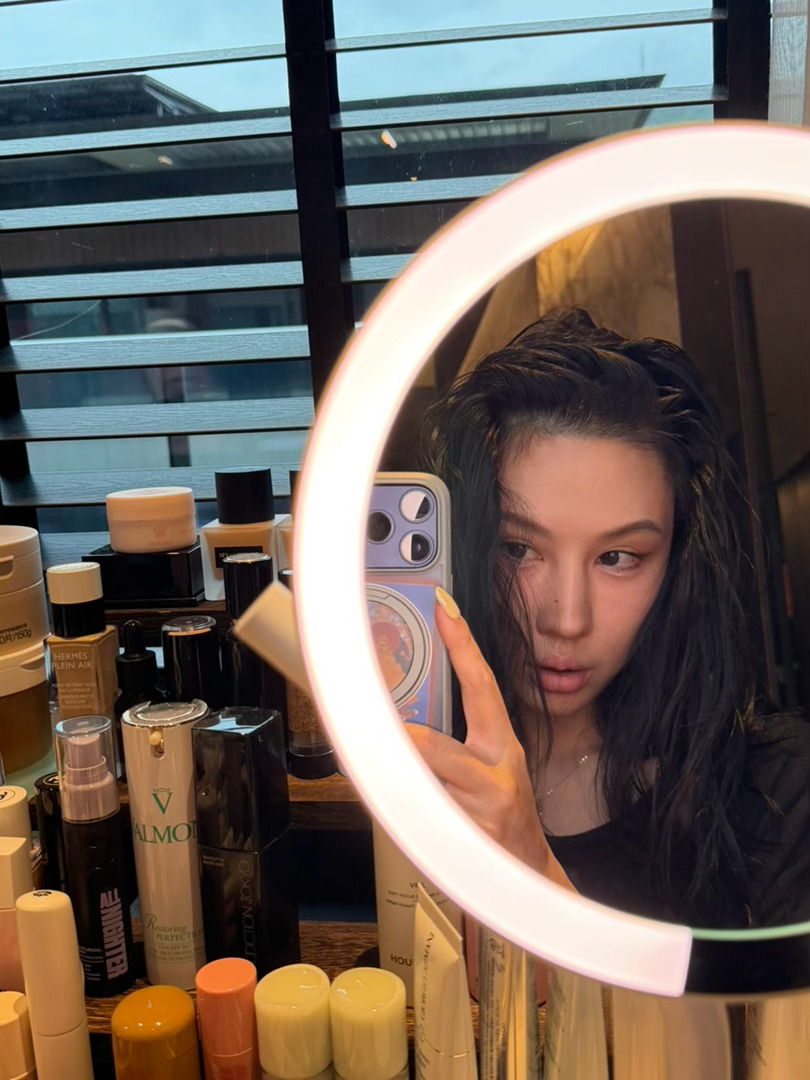 闺都如果买粉底液，一定记得植村秀持色小方瓶，骨相底妆真的是！太好看了😭目前超越