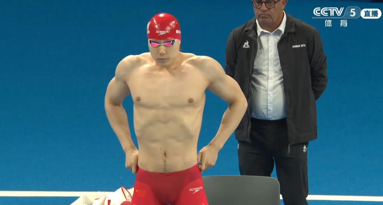 总结一下奥运会中国男子游泳：长的帅帅的，穿的酷酷的，游的菜菜的。
覃海洋每次出差