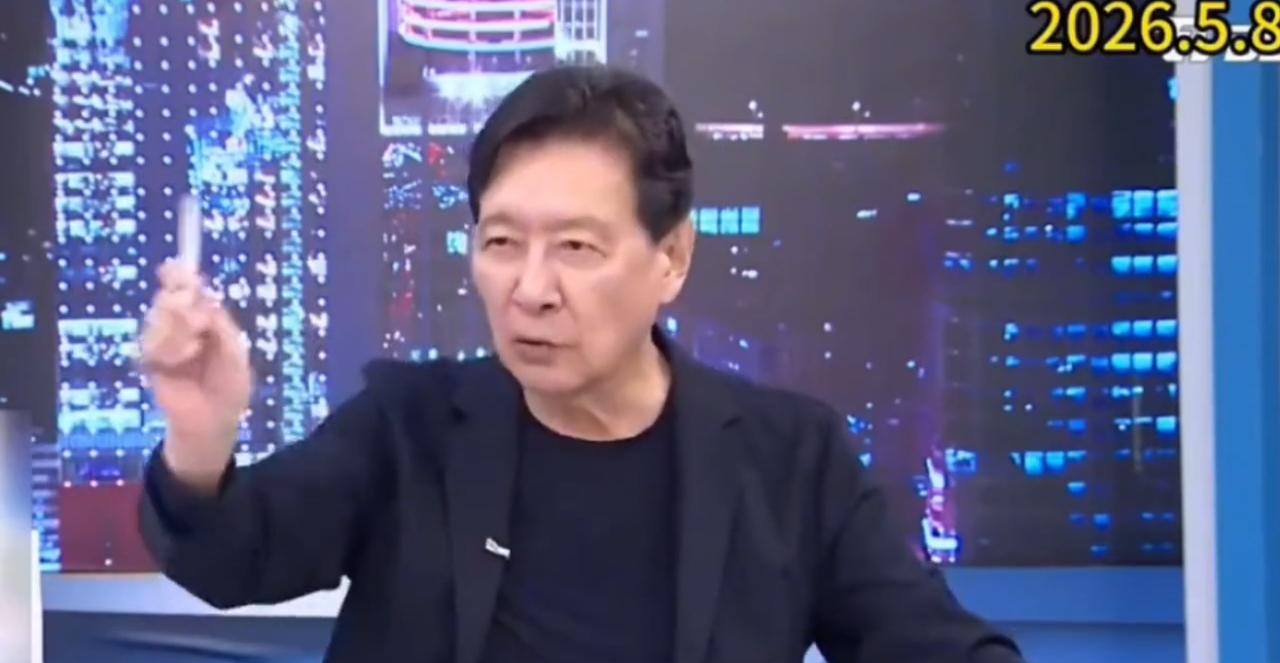 7800亿军购过关！赵少康反问我何错之有，蓝营根基彻底动摇！

     他在节